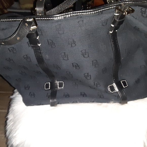 Dooney and borke - Picture 4 of 5